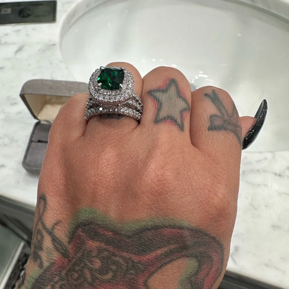 New emerald green big stone engagement ring - Picture 5 of 7